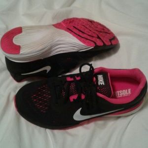 Nike fit sole womens sneakers